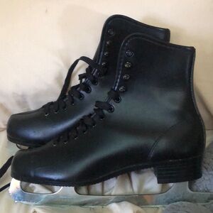 Brand new never worn ice skates size men’s 7! NWOT